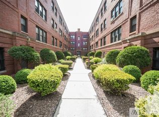 5736 N Winthrop Ave #48-302, Chicago, IL 60660