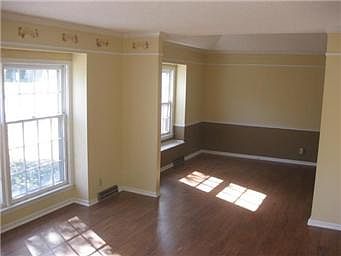 4th image of 1000 N Forest Ln