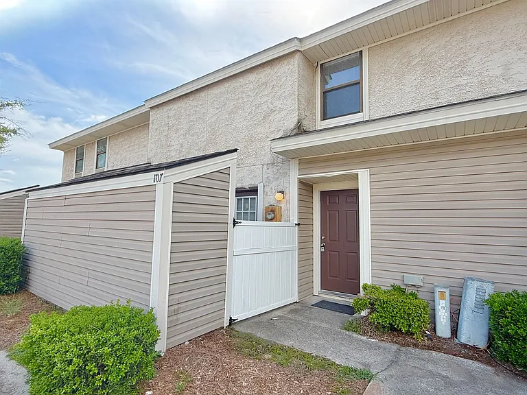 727 S Main St #107 — Photo 26