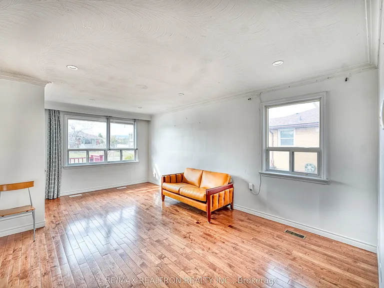 93 Mountland Dr #MAIN FLOOR — Photo 5