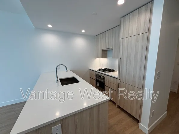 238 Leon Ave #903, Kelowna, BC V1Y 6H9