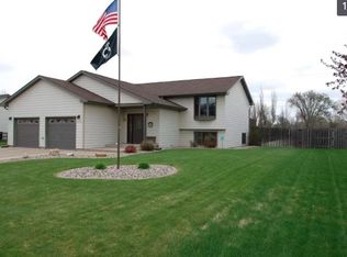 2556 Belview Dr, Minot, ND 58701