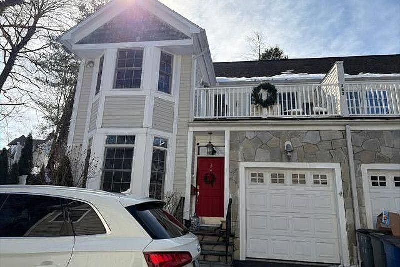 1st image of 362 Davis Ave #3