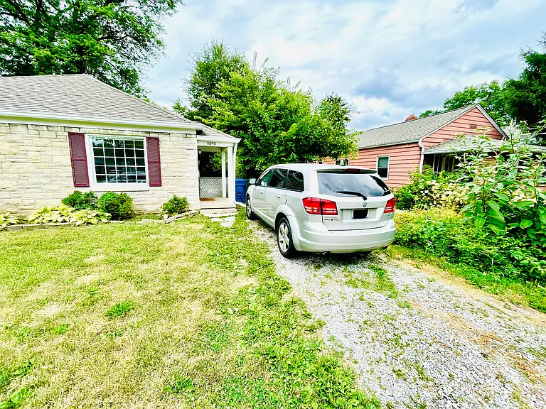 5850 Primrose Ave — Photo 2