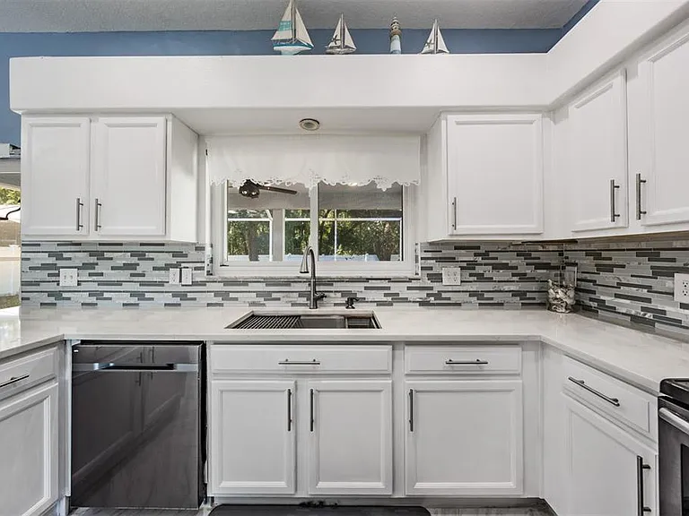 380 Rosalind Ln — Photo 11