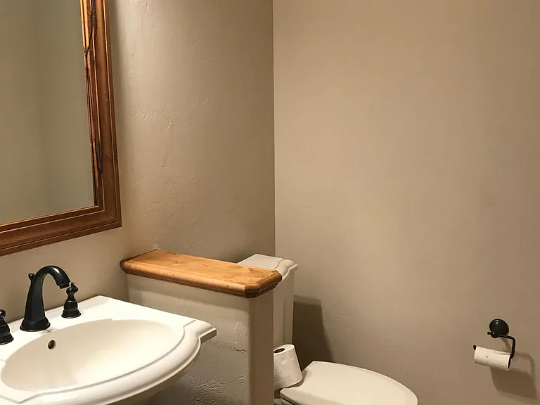 Main Floor Guest/Half Bath