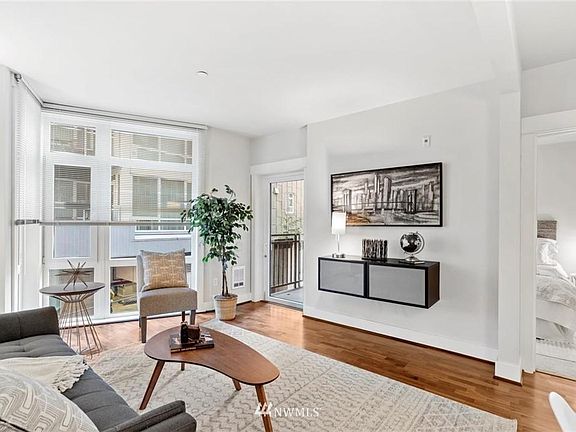 3rd image of 699 John St Unit 312