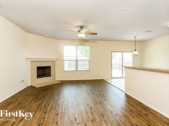 3rd image of 2911 Thistlewood Dr