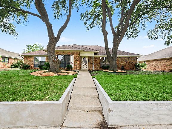 3rd image of 2313 Cliffside Dr