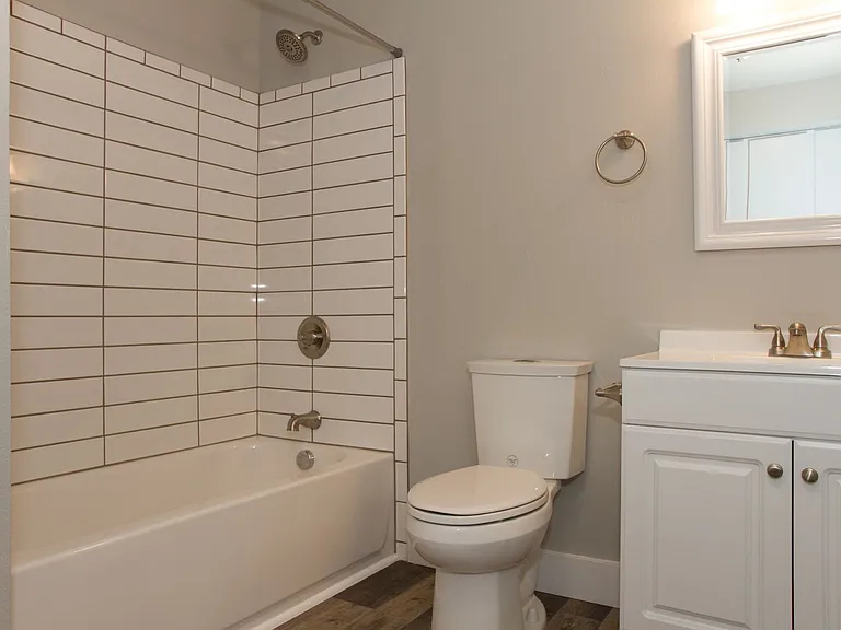 2600 NE Lombard St — Photo 12