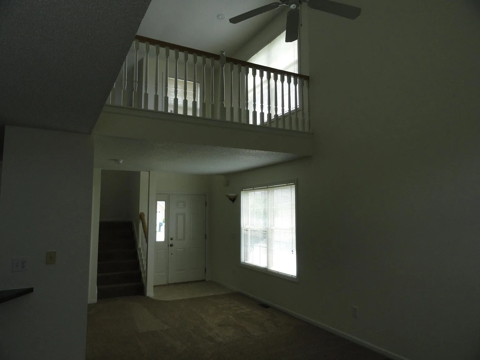 3 bed, 2.5 bath, 1800 sqft, $1,690 — Photo 2