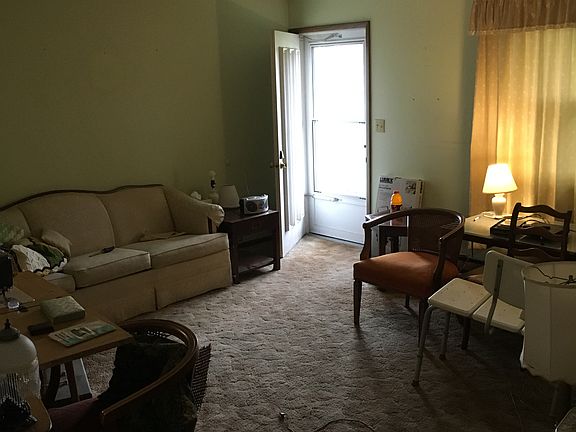 2nd image of 1211 Leon Ln