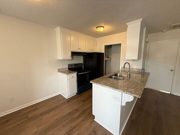4th image of 2149 Glendale Dr SW