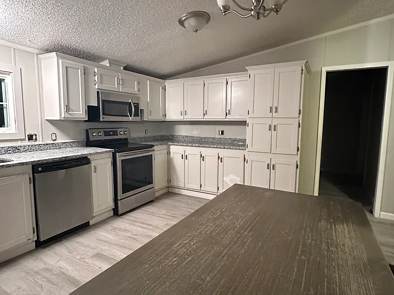 209 Hickory Nut Dr — Photo 4