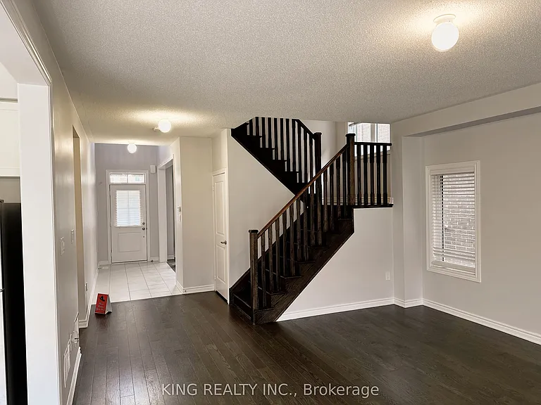 1012 Barton Way — Photo 3