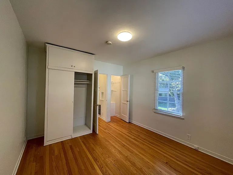 228-230 S Oakland Ave — Photo 17