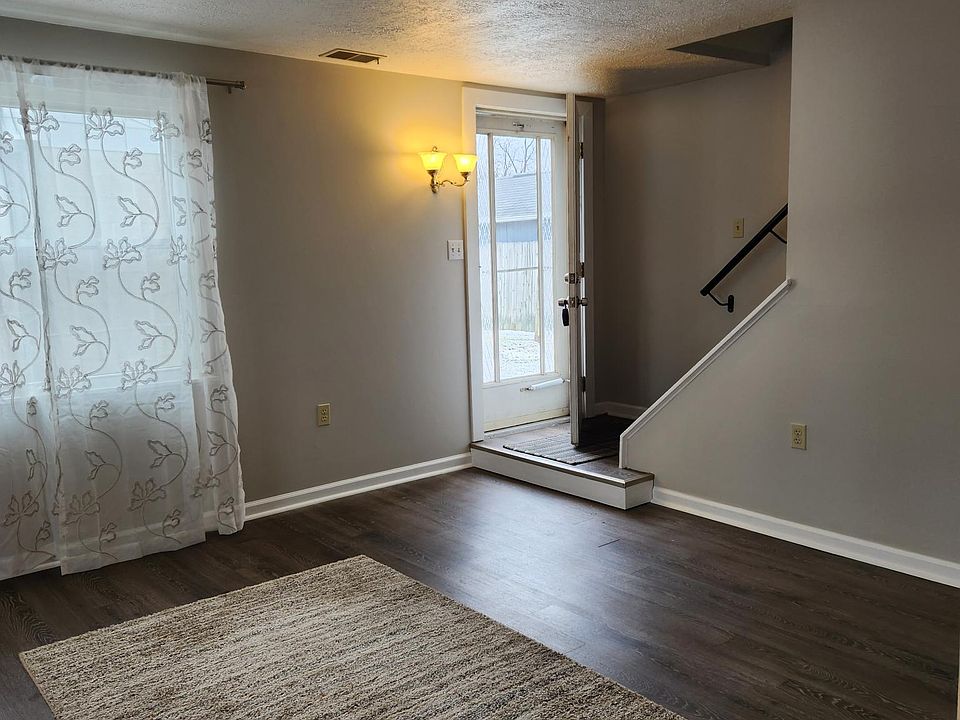 Livingroom with Plank Flooring