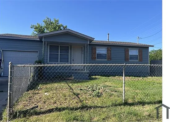 2815 SW J Ave — Photo 1