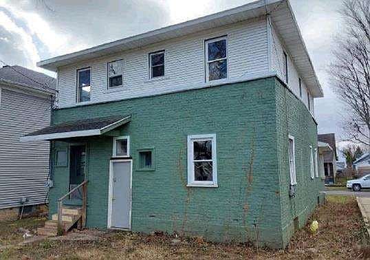 2nd image of 812 W Nelson St