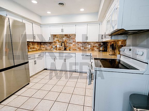 4th image of 1609 W Ash St