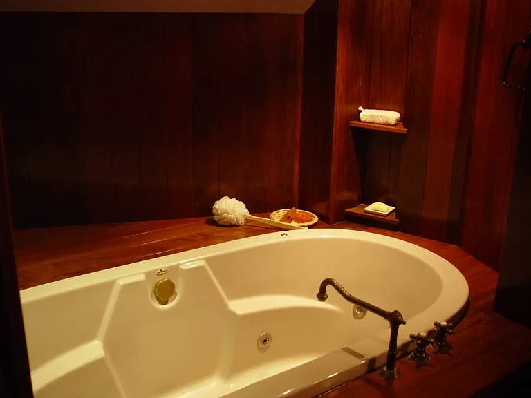 Jacuzzi tub