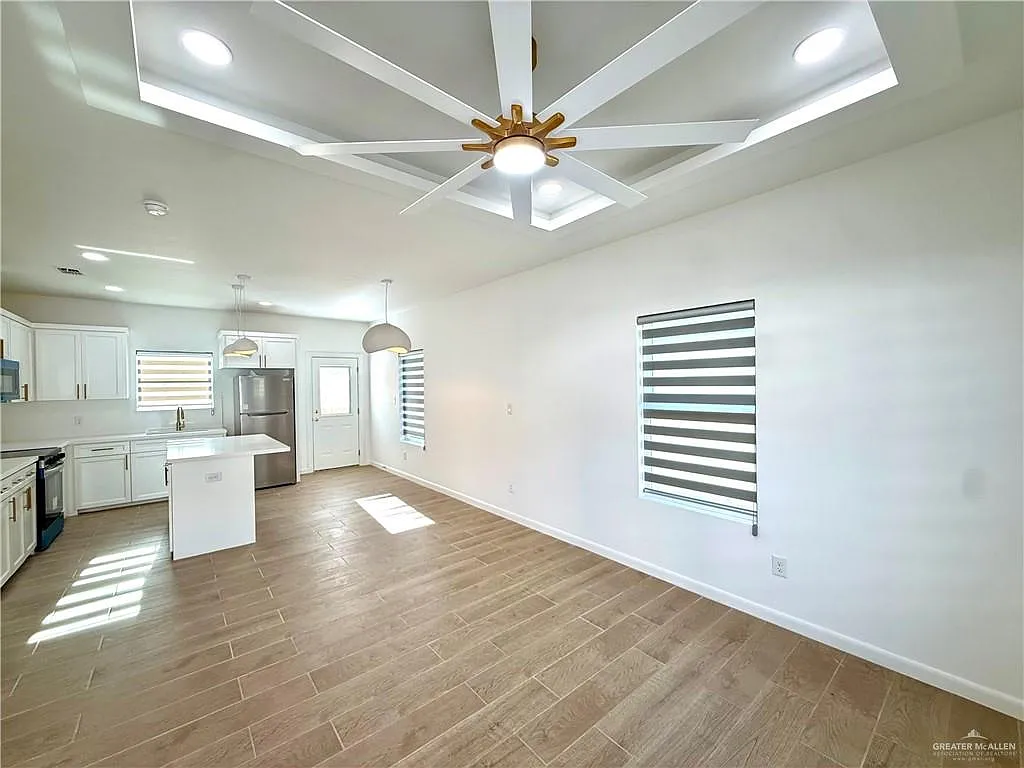 3 bed, 2.0 bath, 1150 sqft, $1,400 — Photo 2