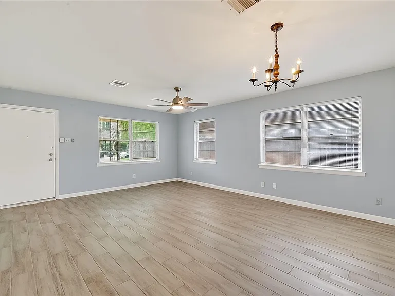 3428 Bradford St — Photo 5