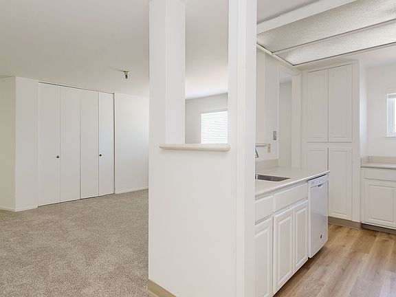 3rd image of 1943 Mount Vernon Ct APT 203