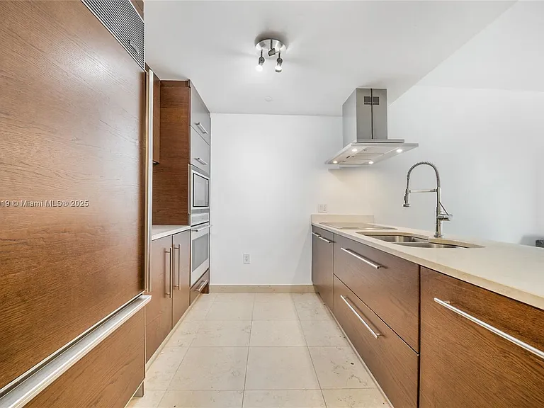 495 Brickell Ave — Photo 6