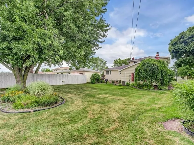 10 Kingston Ln — Photo 6