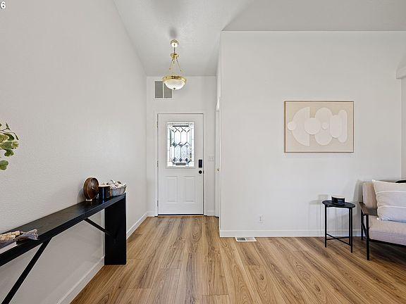 3rd image of 1574 Calistoga Ct