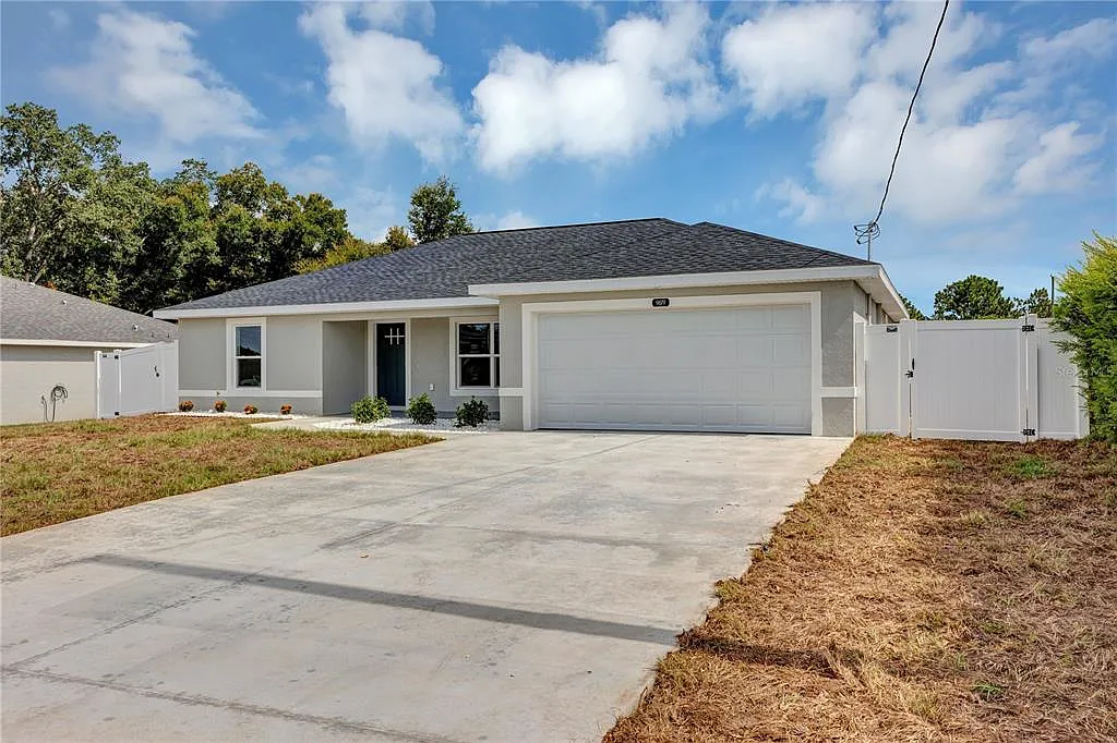 3 bed, 2.0 bath, 1439 sqft, $2,100 — Photo 2