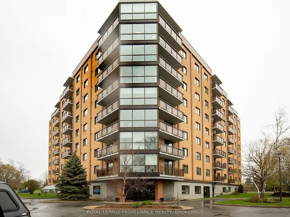 120 Barrett Ct Unit 305, Kingston, ON K7L 5H6