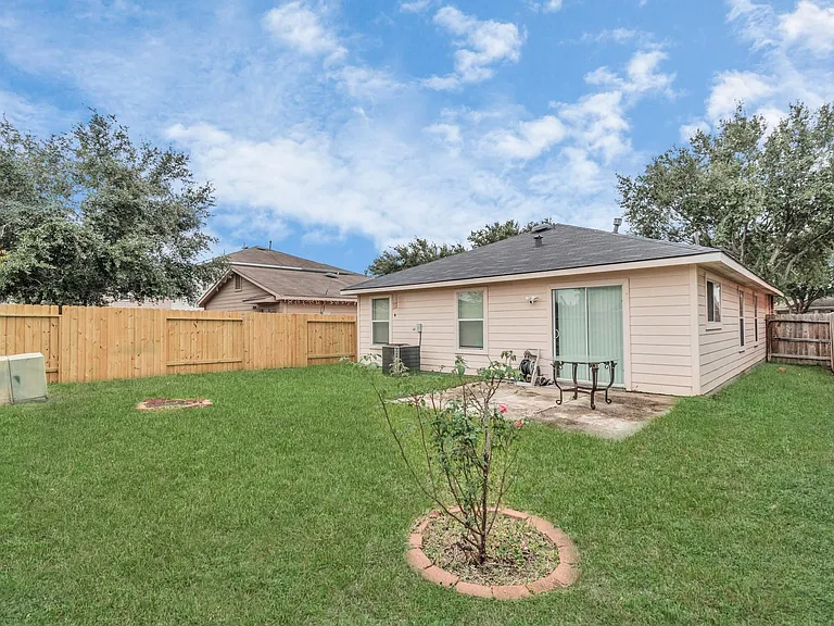 7327 Enchanted Creek Dr — Photo 31