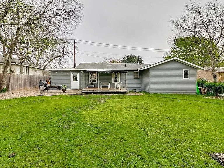 1806 Vine St — Photo 2