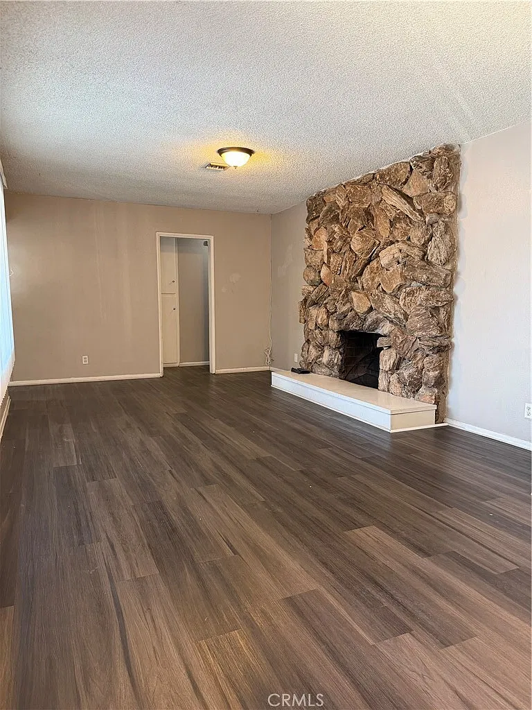 3 bed, 1590 sqft, $3,400 — Photo 2