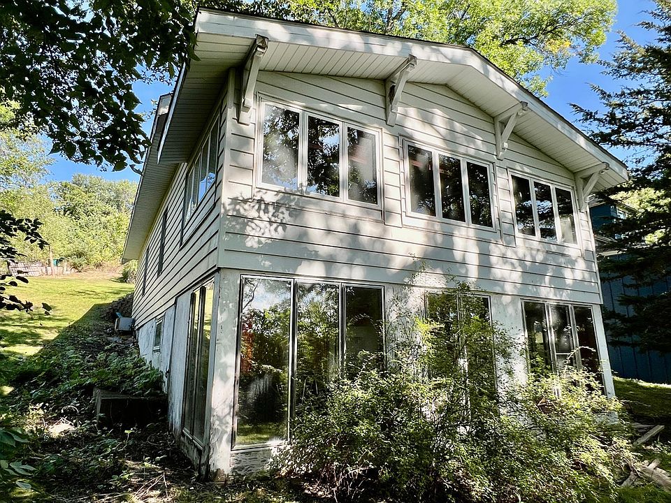 1st image of 655 Lakeshore Dr