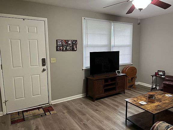 5th image of 302 Grace St