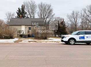 716 W Ash Ave, Mitchell, SD 57301