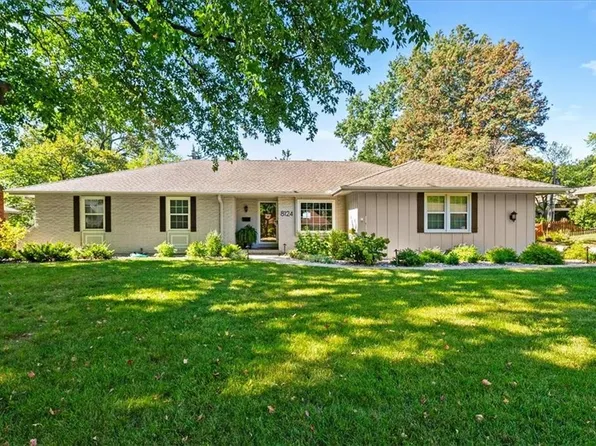 8124 Juniper Dr, Prairie Village, KS 66208