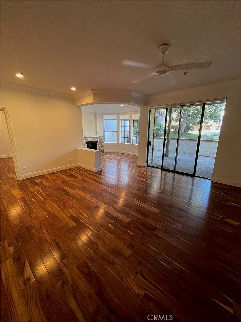 2559 Plaza Del Amo — Photo 2