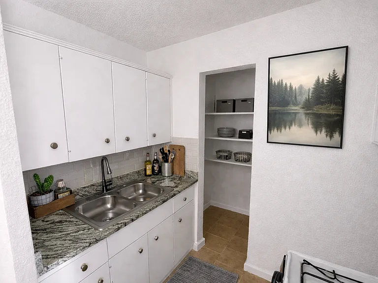 Sun Valley Apartments — Photo 57