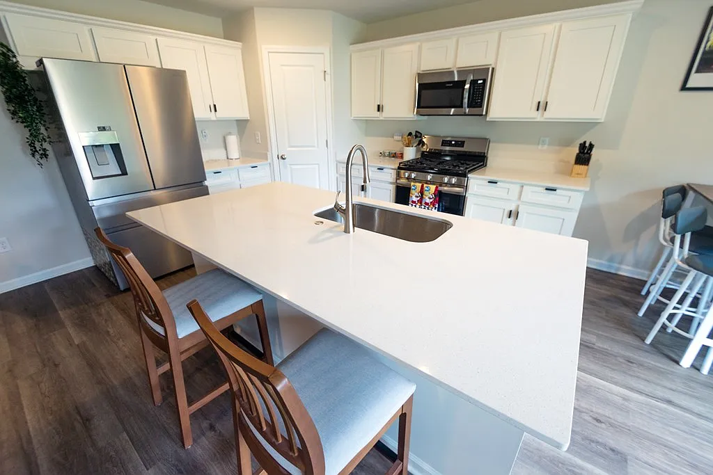 3 bed, 2.0 bath, 1400 sqft, $2,850 — Photo 4