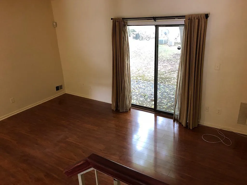 403 Maplecrest Rd — Photo 3