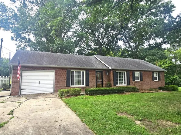 203 Ridgeway Dr, Richmond, MO 64085