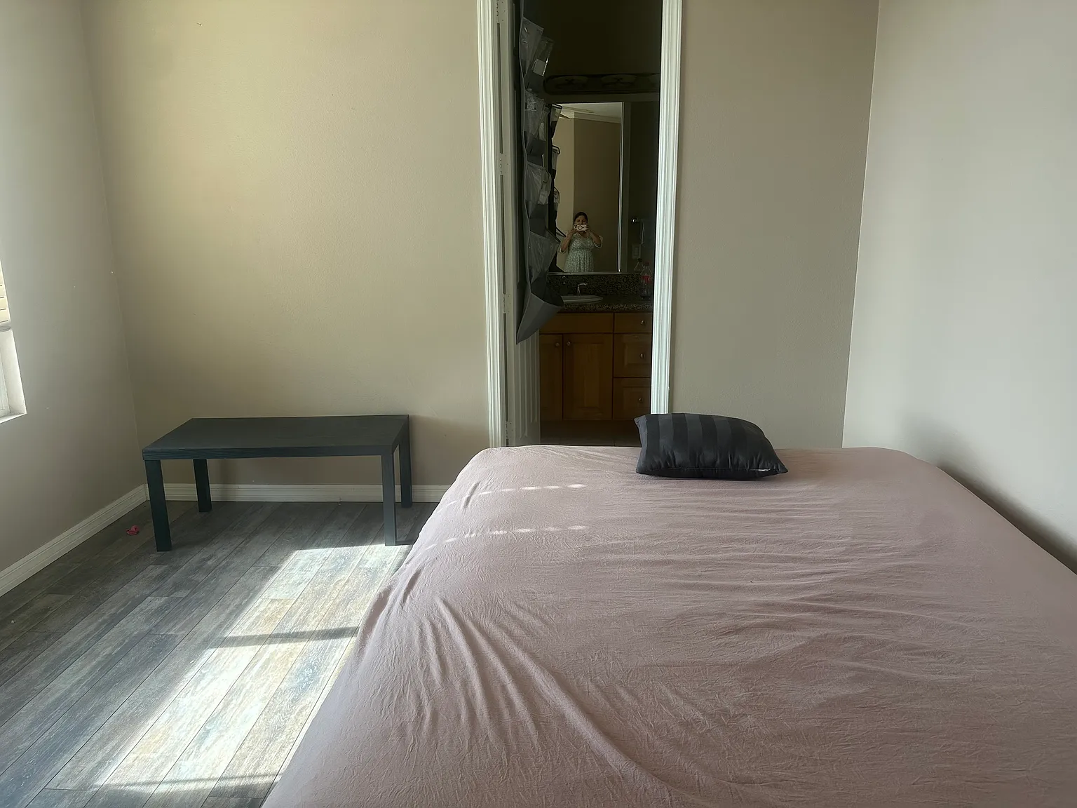 1 bed, 3800 sqft, $1,000 — Photo 2