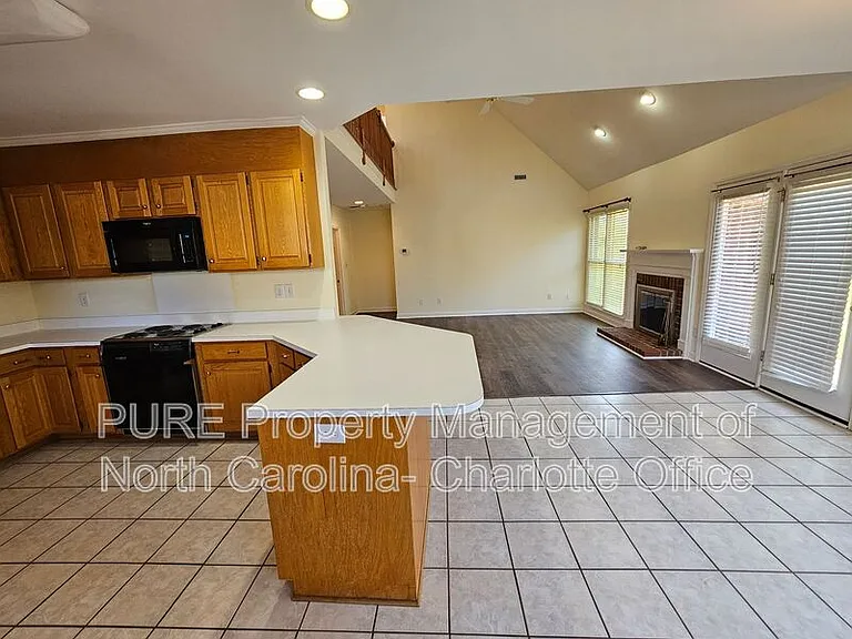 151 Woodfern Pl — Photo 13