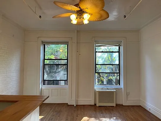 Rented by Perry Associates NYC Inc | media 23