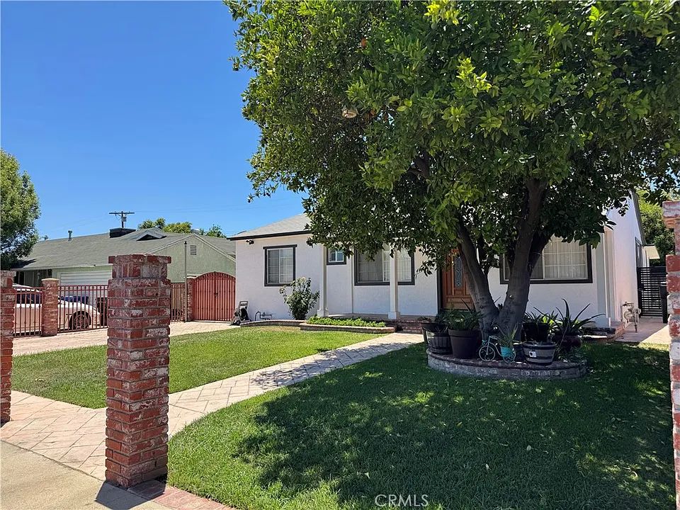 8739 Tyrone Ave