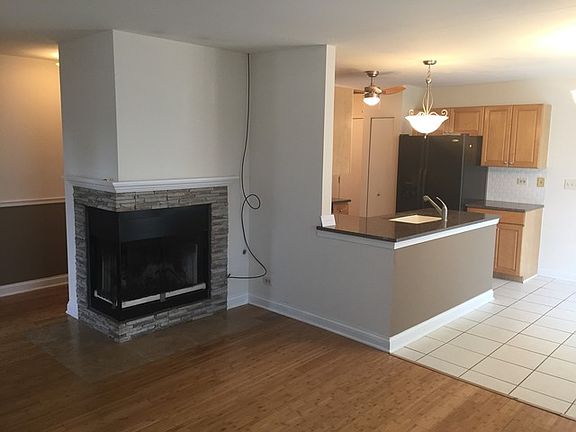 4th image of 746 Fieldcrest Dr Unit A